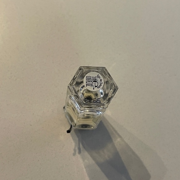 NEW GUCCI FLORA Eau De Toilette Perfume GLORIOUS MANDARIN 5mL Mini Travel Size - Picture 3 of 3